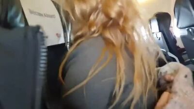 Русская девка отсосала в самолете