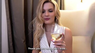 Секс с пьяной Ellie Moore Wet Foxes