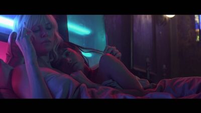 «Взрывная блондинка»: Удаленные сцены