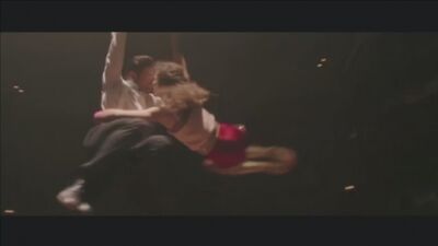 Zendaya Shows One of Her and Zac Efrons Trapeze Fails for The Greatest Showman - YouTube