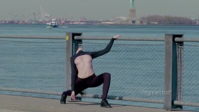 Emily Bloom NYC Nude City Guide [hegre] [Little Darlings] (Naturism, Outdoor, Public, Big Tits) 1080p