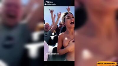 Голый тик-ток - прокатилась без лифчика на аттракционах