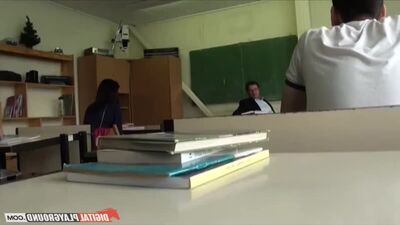 Cекс с однокурсницей на паре порно