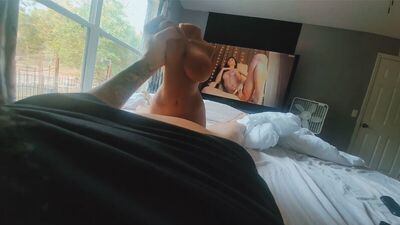 Громко стонущий парень с секс-куклой