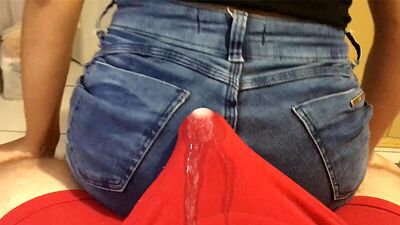 Сухое трахание в джинсовых шортах заставило его кончить в штаны во время приватного танца