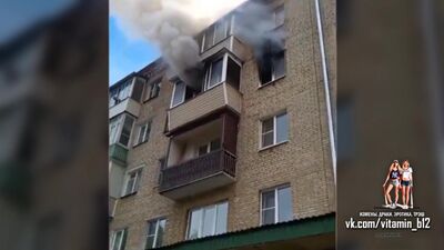 Семья прыгает с пятого этажа спасаясь от пожара. Жесть!