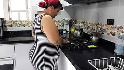 Seducing my stepmother to fuck in the kitchen