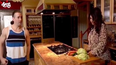 Сынуле не до скуки с мачехой