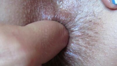 Распечатал задницу любимой пальцами, хотелось новых ощущений