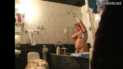 Русская мама мамка в душе скрытая камера пышка пышнотелая мамка большие сиськи мамки