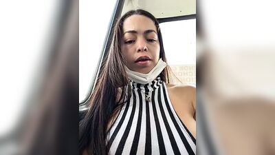 Tefy сквиртует в автобусе