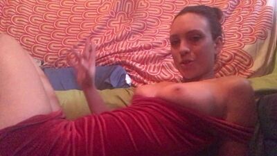 Демонстрация мокрой пизды — теку и прошу хуй