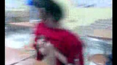 Юля в кафе показывает сиськи !!! (эксклюзивное видео)