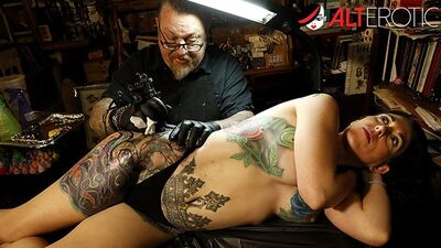 Отдалась в руки мастера