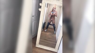 Дрочит себя как ненасытная шлюшка