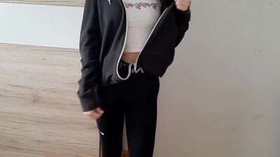 Покажи что под одеждой...