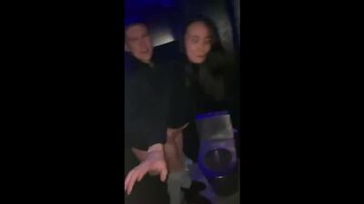 Казашка и русский в туалете клуба. Спалили секс
