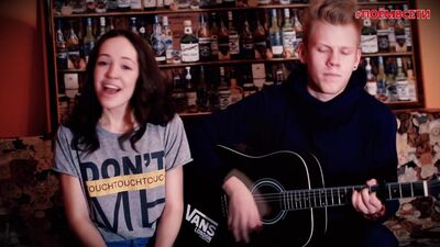 Мот ft. Бьянка - 'Абсолютно всё' (guitar cover),красивая девушка классно спела кавер на песню,шикарное исполнение,талант