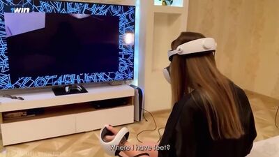 Трахнул Маму пока та играла в Виар