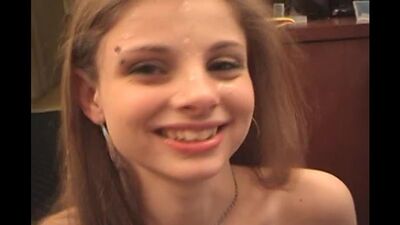 Крошечная малолетка Mandy первый раз решила сняться в порно