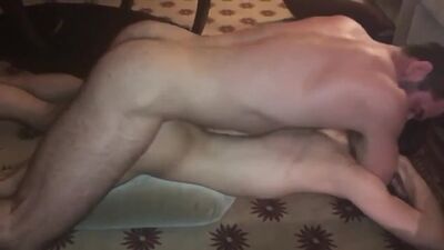 Мужик оплодотворил парня