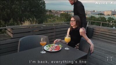 Да, и официантку выебал, и девушку — обе в публичном туалете дали