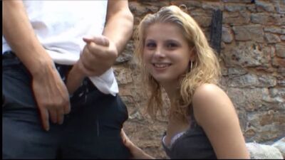 Маленькая Лил Кенди взяла в ротик. Домашнее порно молодой пары, минет, раком, любительское порно.