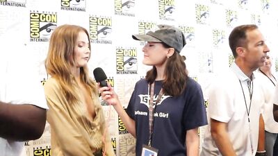 Голая Freya Allan