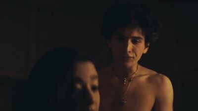 Голая Mikey Madison