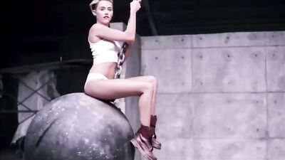 Голая Miley Cyrus