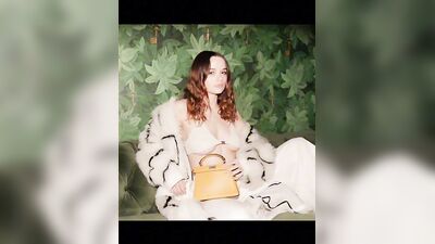 Голая Joey King