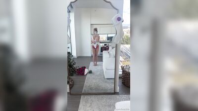 Голая Breckie Hill