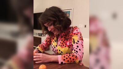 Голая Milana Vayntrub