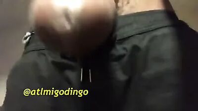 Огромный черный член кончает снова и снова