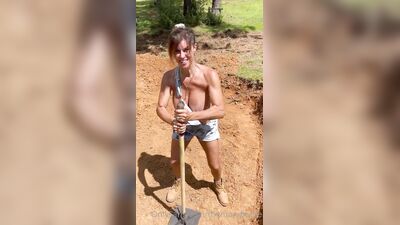 Голая Mary Burke