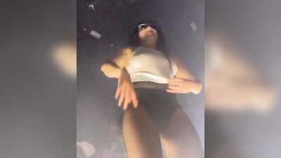 Голая Charli Xcx