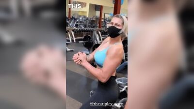 Wwe - Rhea Ripy позирует в спортзале