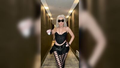 Голая Nikita Dragun