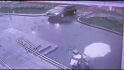 В Петербурге от удара молнии начался огненный дождь