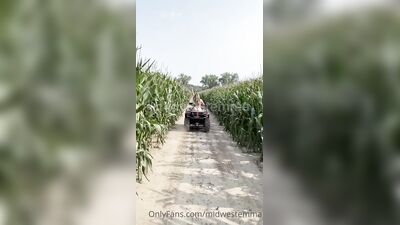 Голая MidWestEmma