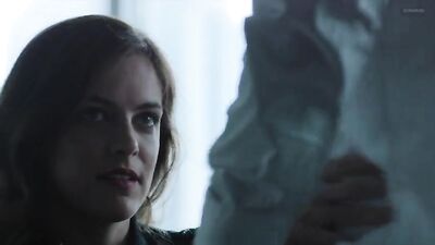 Голая Riley Keough