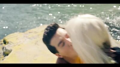 Голая Pom Klementieff