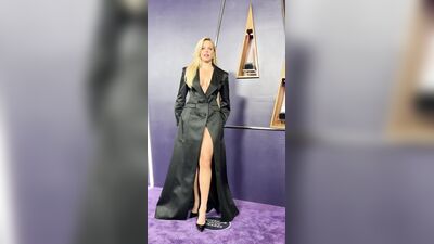 Голая Renee Rapp