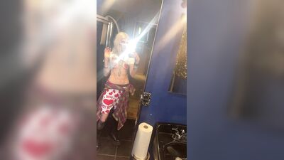 Голая Taylor Momsen