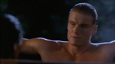 Голая Tia Carrere