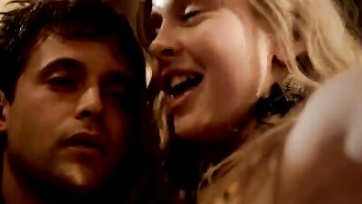 Голая Rose Mciver