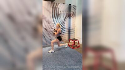 Голая Alysha Newman