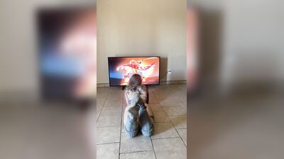 Голая Strongwaifu