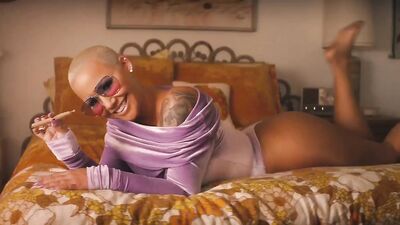 Голая Amber Rose