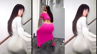 Голая Maya Jama